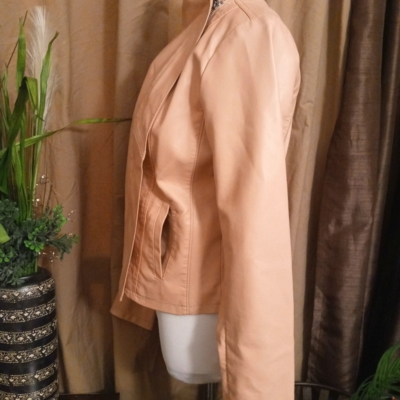 Stylish Pink Faux Leather Jacket 🌸😎💅 - Picture 4 of 7